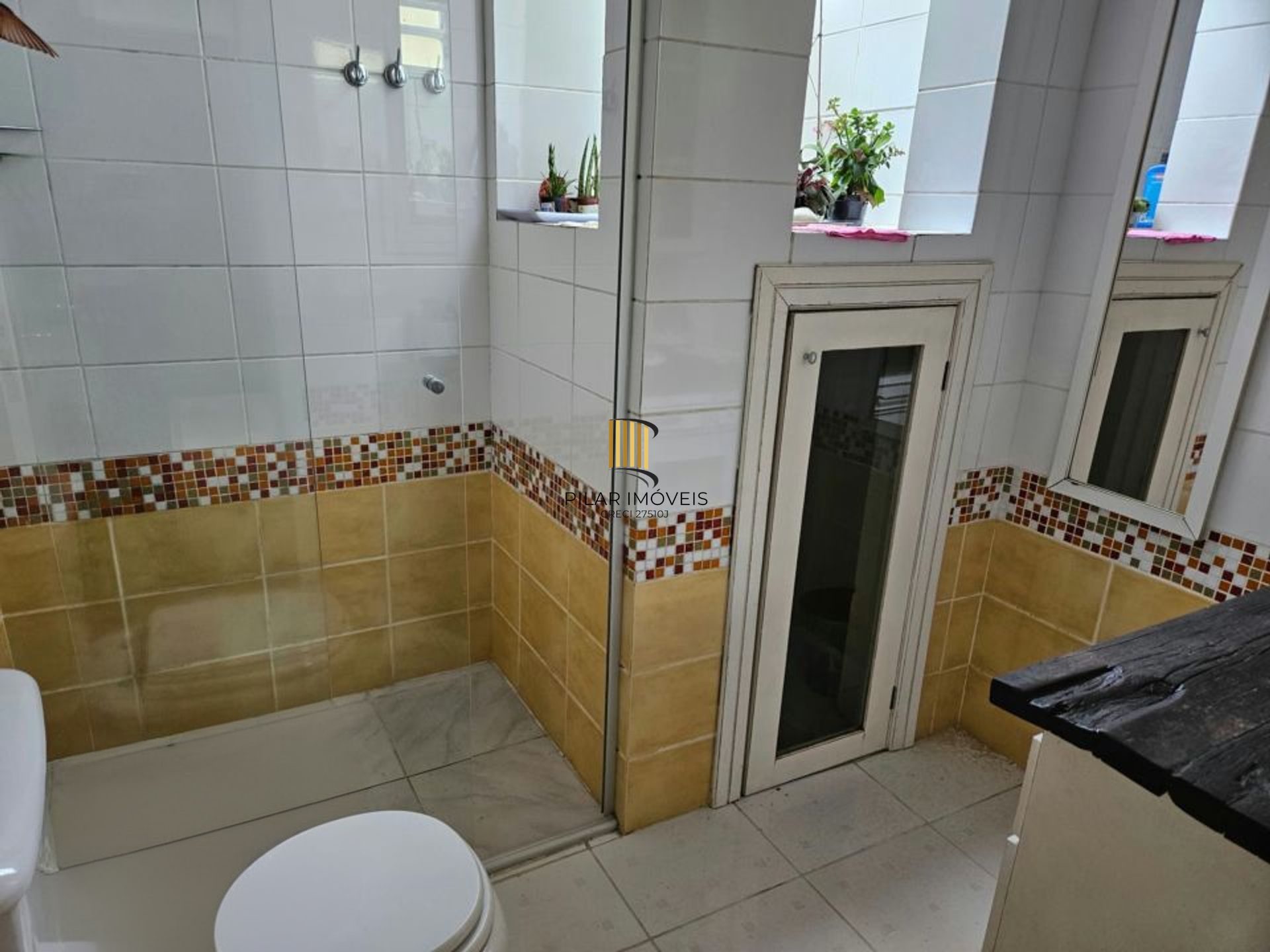 Apartamento com 2 dormitórios e 69m² de área privativa no Bairro Auxiliadora