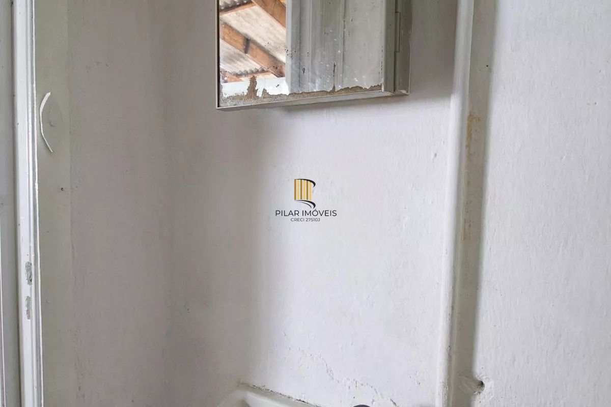 Casa 300m² à Venda na Vila Ipiranga . 2 Quartos, 2 Vagas, Salão e Churrasqueira