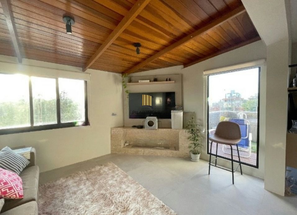 Cobertura de 2 quartos, suíte, 2 vagas no bairro Jardim Planalto.