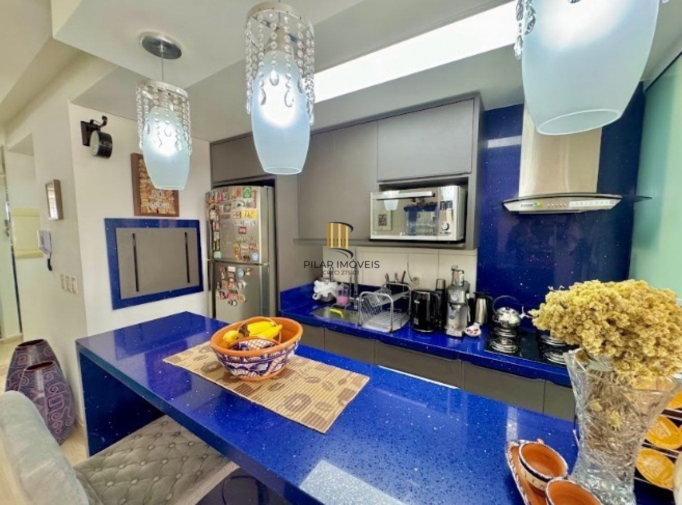 Apartamento semi mobiliado de 2 dormitórios bairro Bom Fim