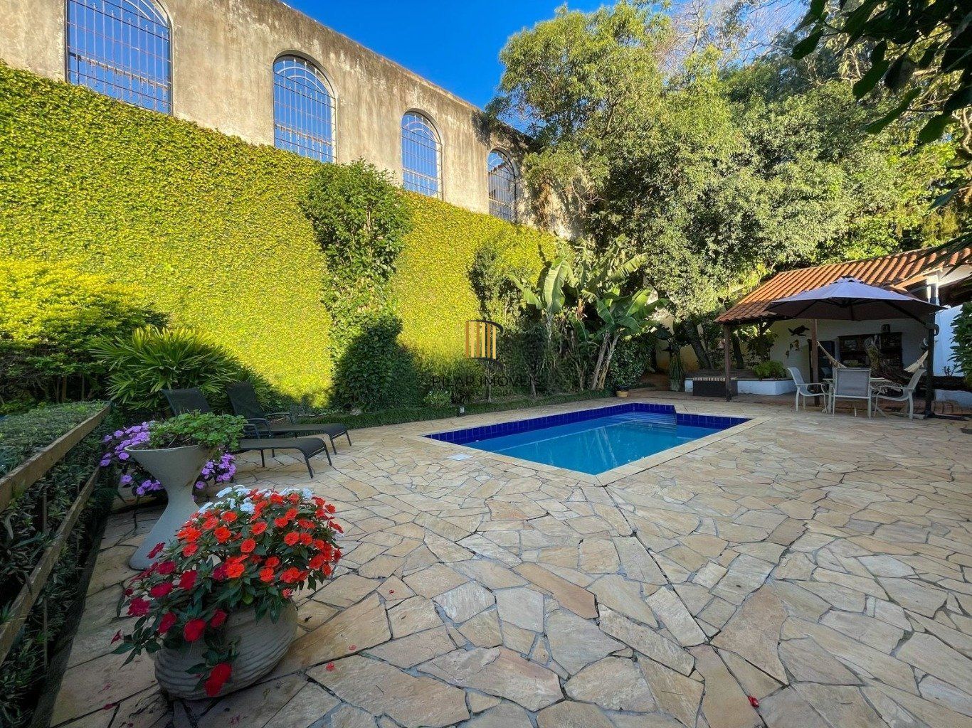 Casa com 4 quartos e 339m² à venda em Santa Tereza, Porto Alegre.