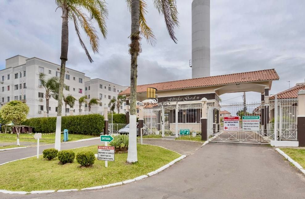 Casa 2 dormitórios 2 vagas cobertas em condomínio com Piscina Porto Alegre