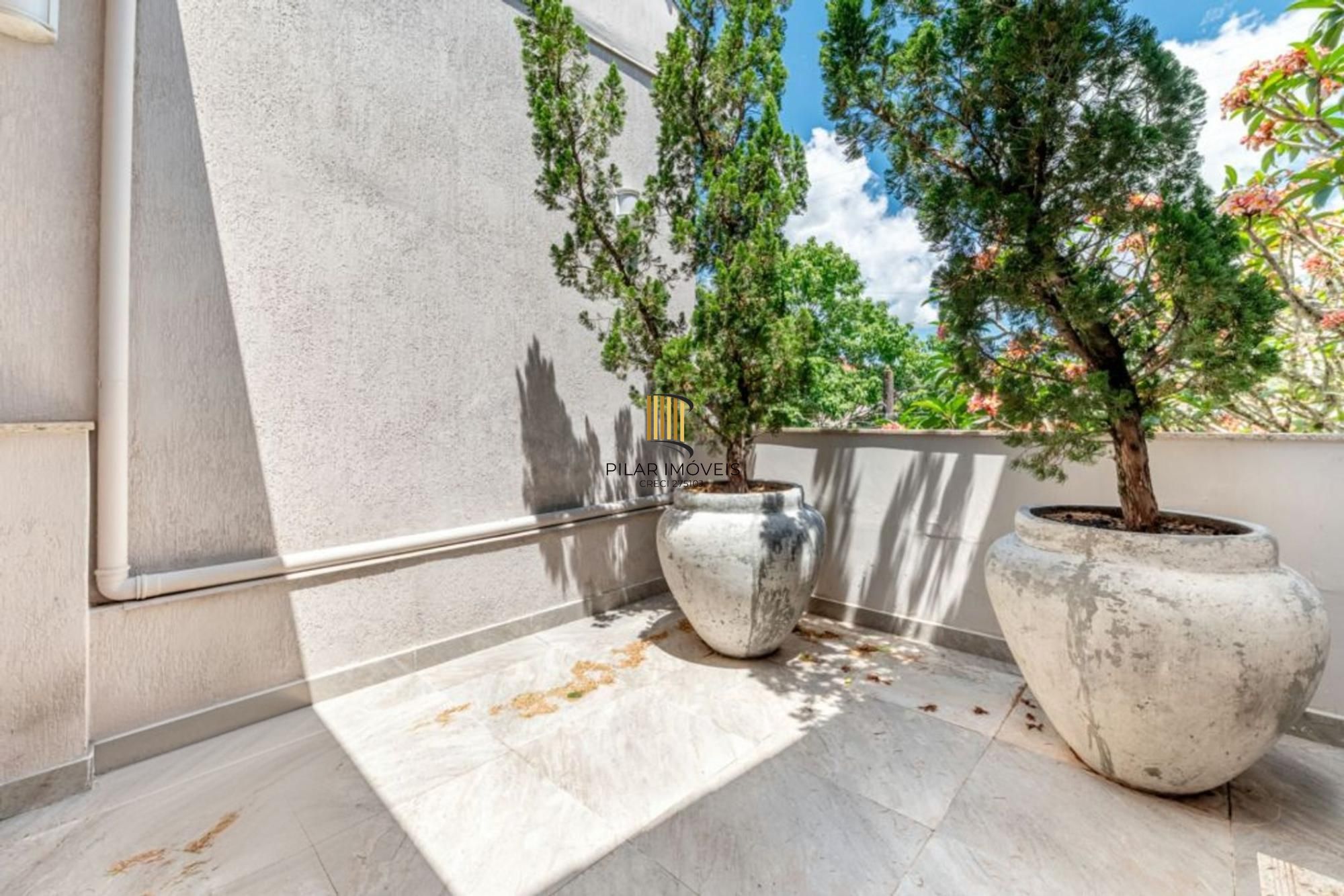 Casa 3 Dormitórios com Suíte e Piscina no Teresópolis