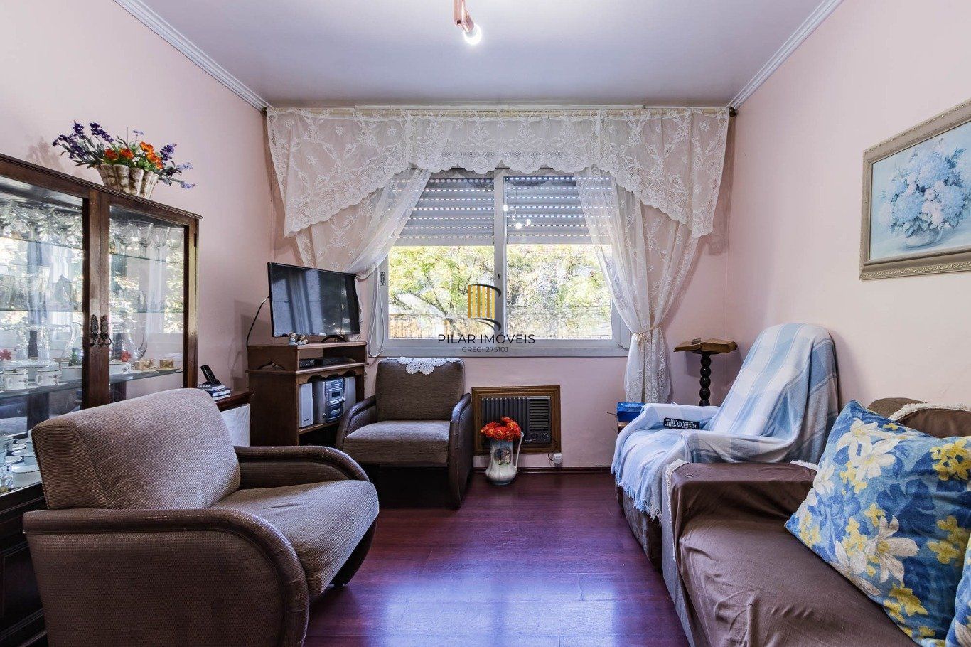 Apartamento 2 quartos, 1º andar, sol da manhã, vaga coberta