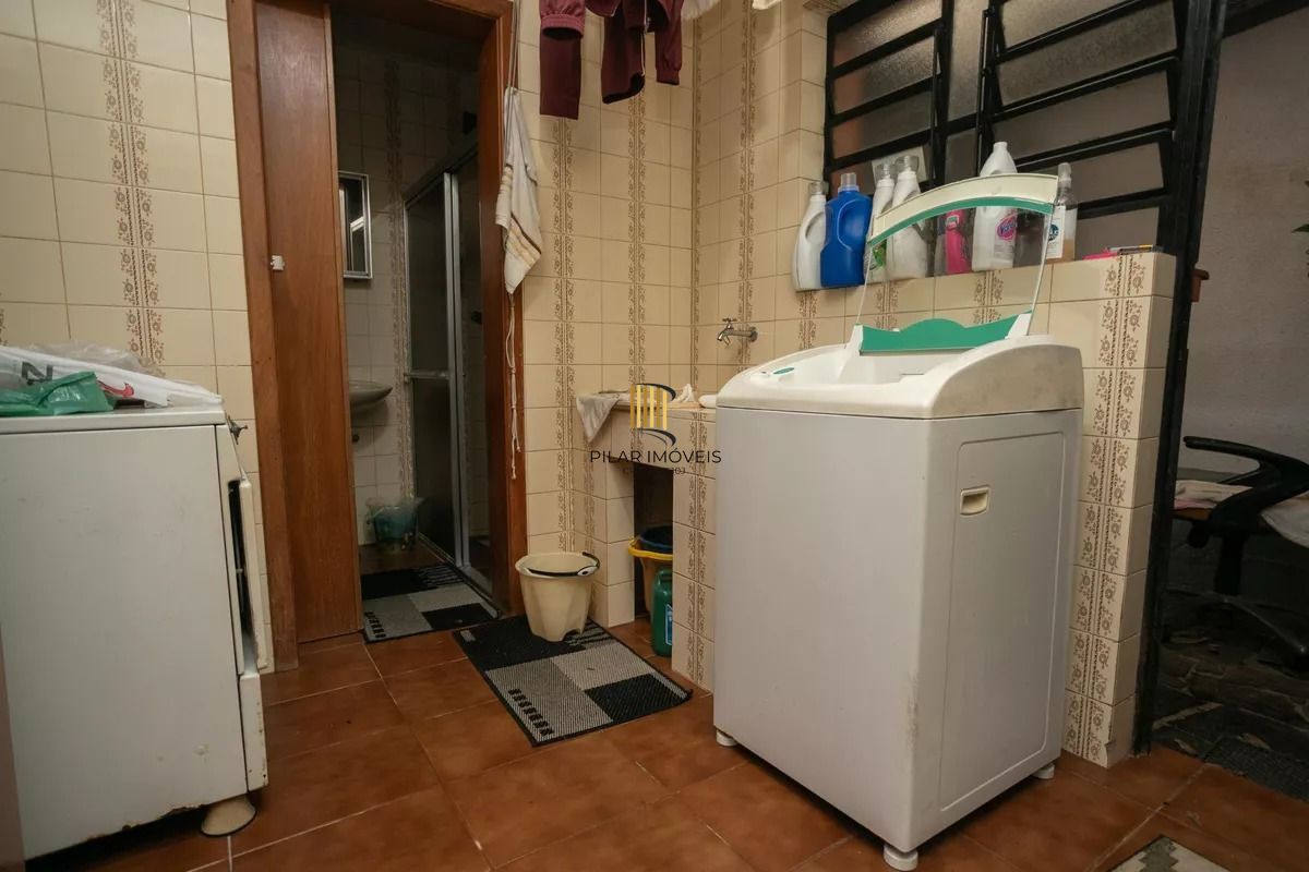 Casa à venda com 280m², 4 quartos e 2 vagas no bairro Auxiliadora