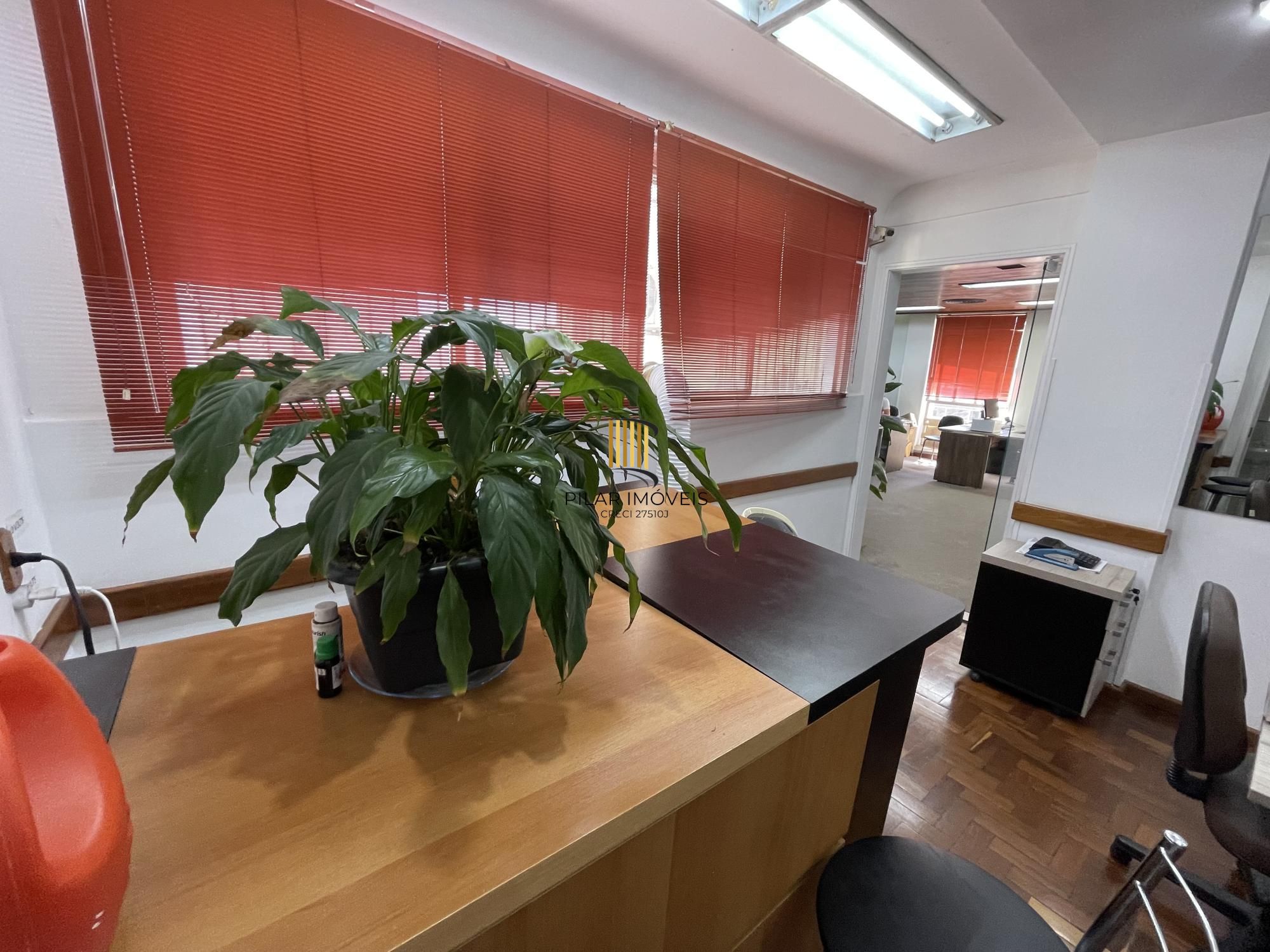 Sala comercial com 73 metros privativos no Bairro Floresta