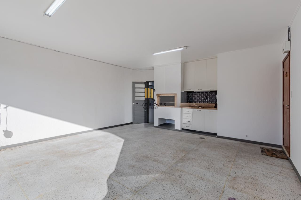 Casa com 3 dormitórios e 4 vagas no Bairro Jardim Lindóia
