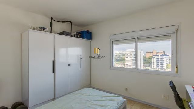 Apartamento de 2 quartos, elevador e 1 vaga de garagem em Canoas.