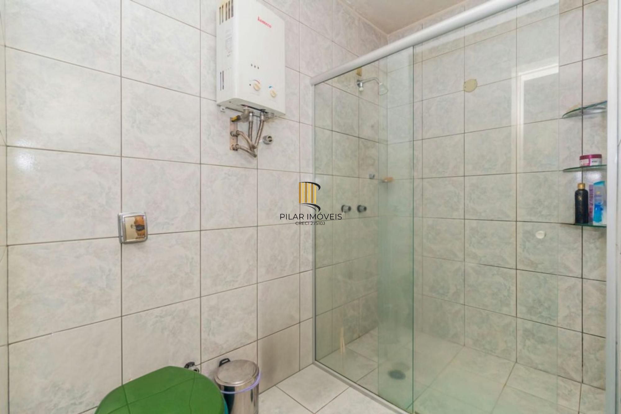 Casa com 255 metros privativos e pátio com piscina no Bairro Higienópolis
