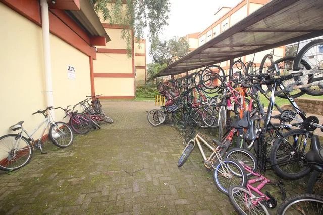 Apartamento com 2 quartos, portaria 24 horas e churrasqueira no bairro Camaquã.