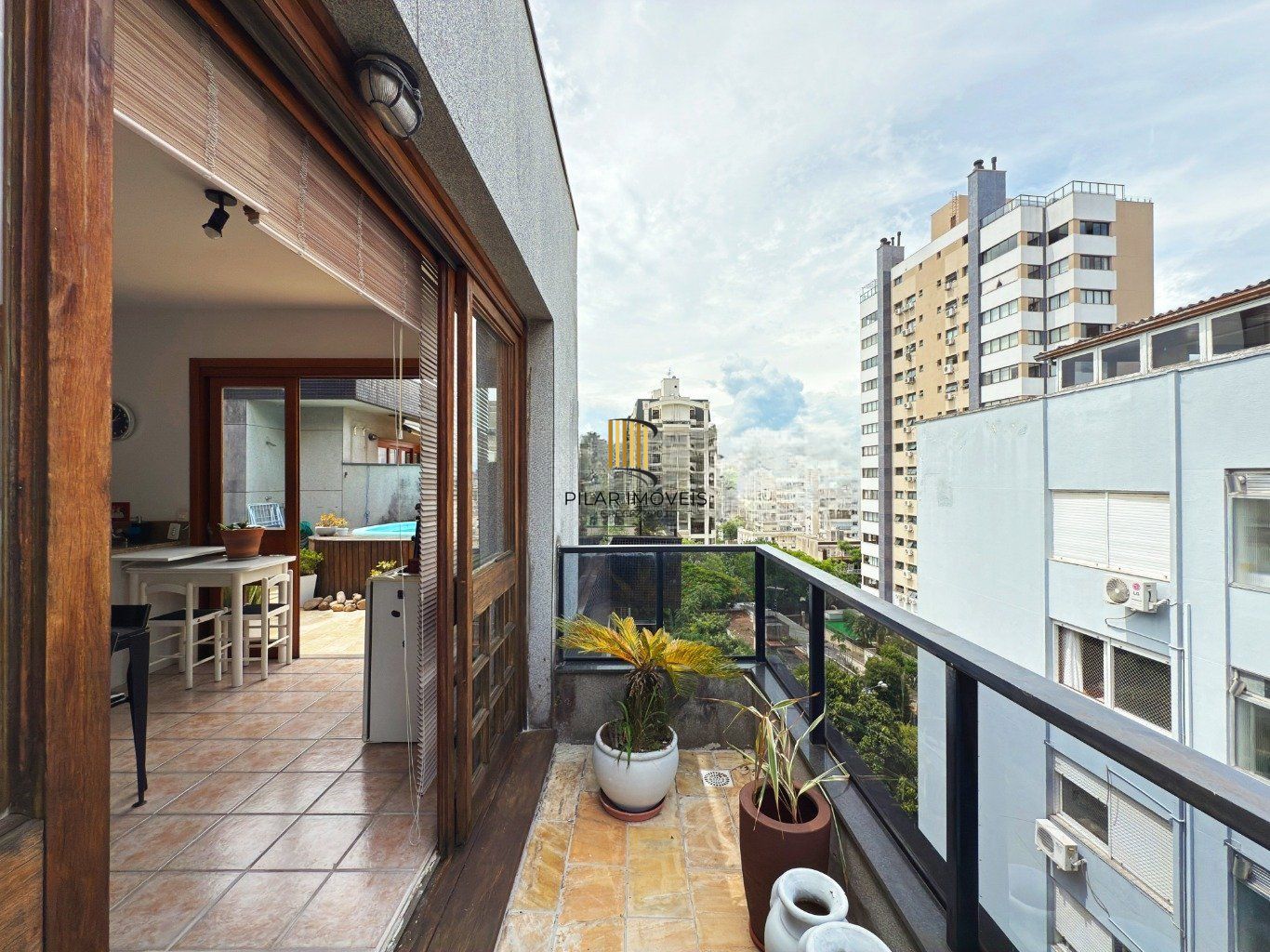 Cobertura de 3 quartos,suíte,elevador,2 vagas no bairro Mont Serrat