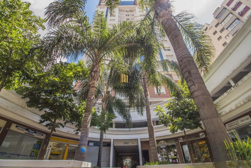 Apartamento 2 dormitórios, churrasqueira, 1 vaga, elevador na Rua General Lima e Silva.