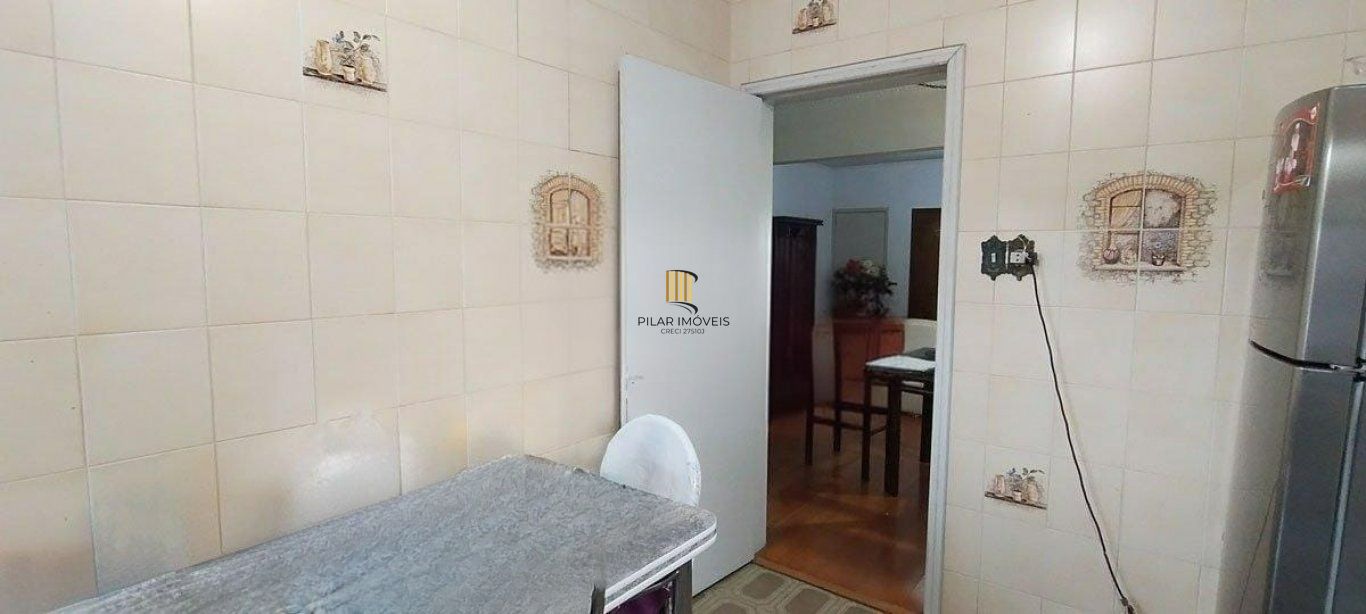 Casa com 4 quartos e 4 vagas de garagem no Bairro Jardim Lindóia