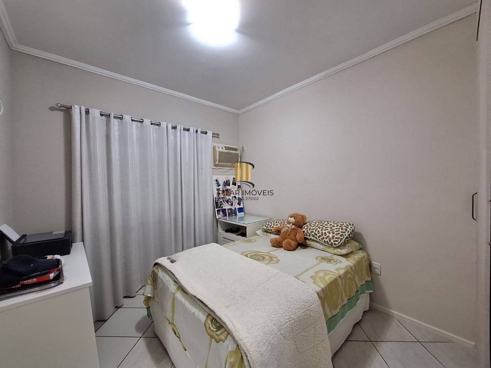 Casa de 2 pisos, 3 dormitórios e 2 vagas de garagem coberta em Canoas.