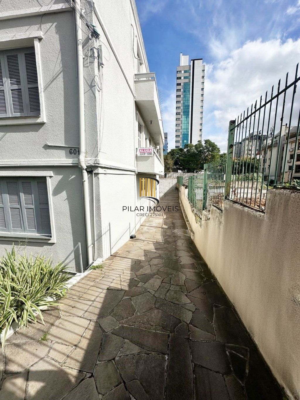 Apartamento térreo com 2 quartos e 1 vaga de garagem no Bairro Auxiliadora