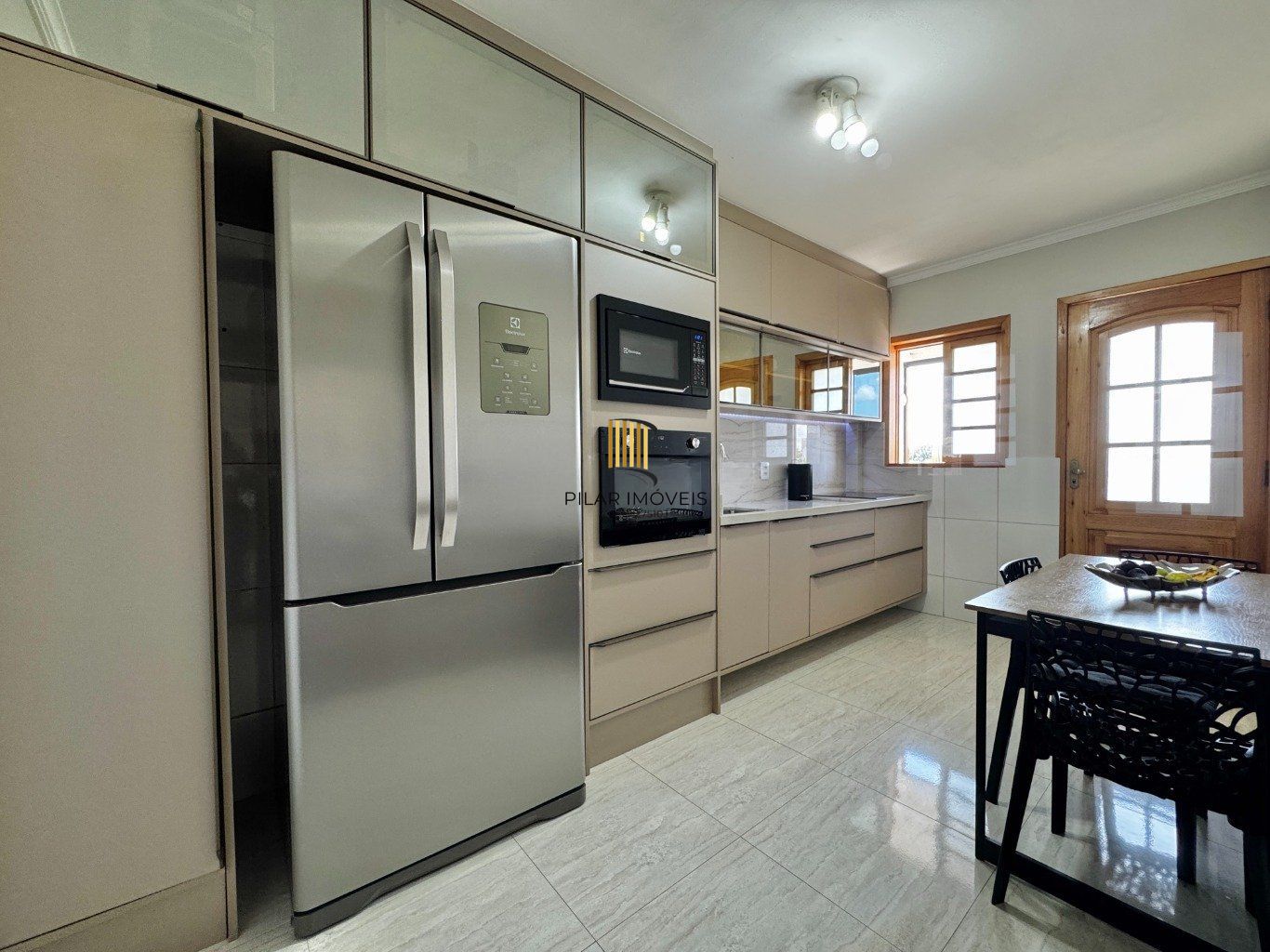 Apartamento de 3 dormitórios, elevador e 1 vaga de garagem em Canoas.