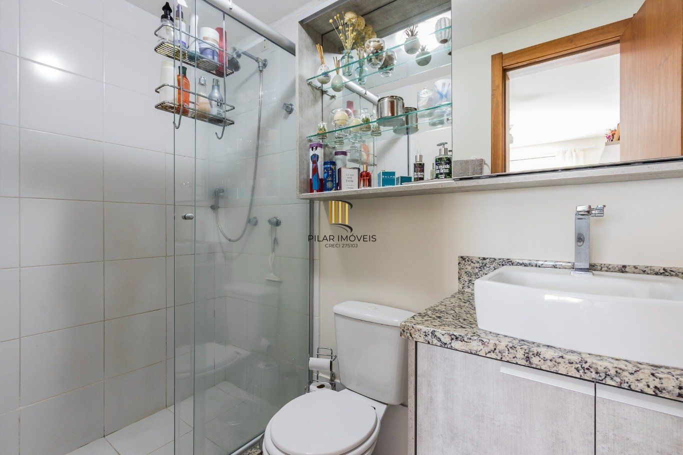 Apartamento 2 Dormitórios com Suíte, elevador e 2 Vagas no Alto Petrópolis