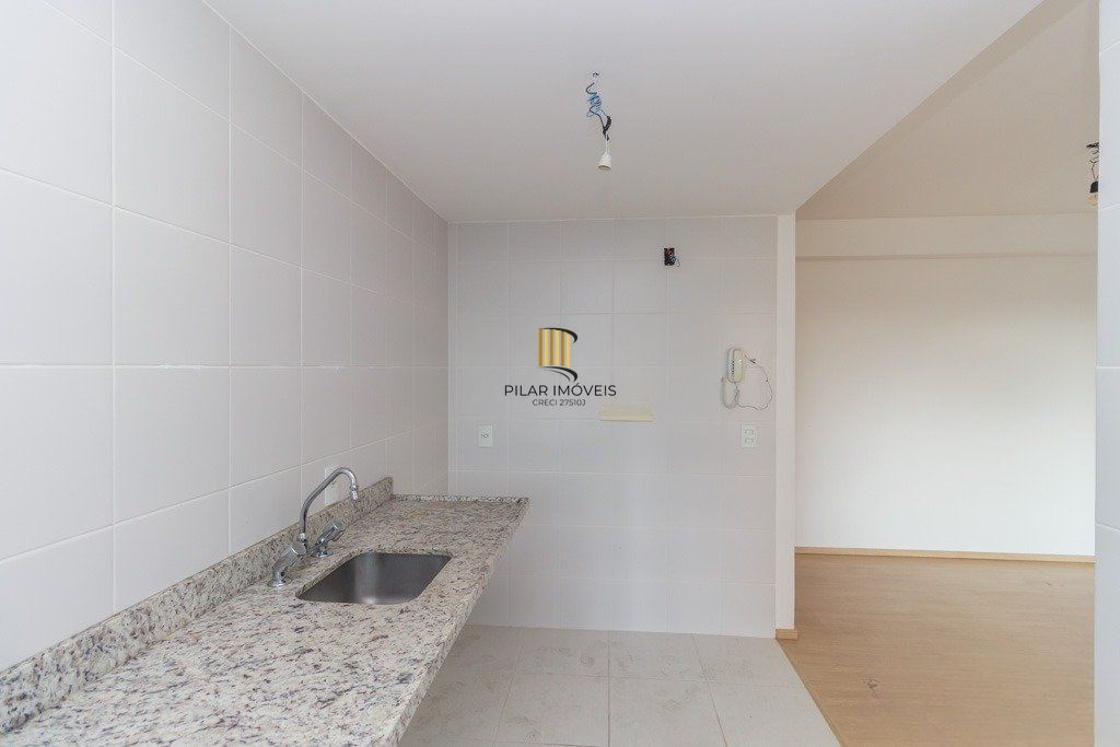 Apartamento com 3 dormitórios, 1 suíte, 1 vaga e elevador no Passo da Areia