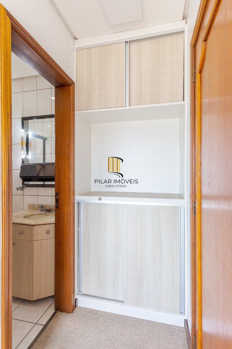 Cobertura com 4 quartos, 1 suíte e 2 vagas no bairro Passo da Areia.