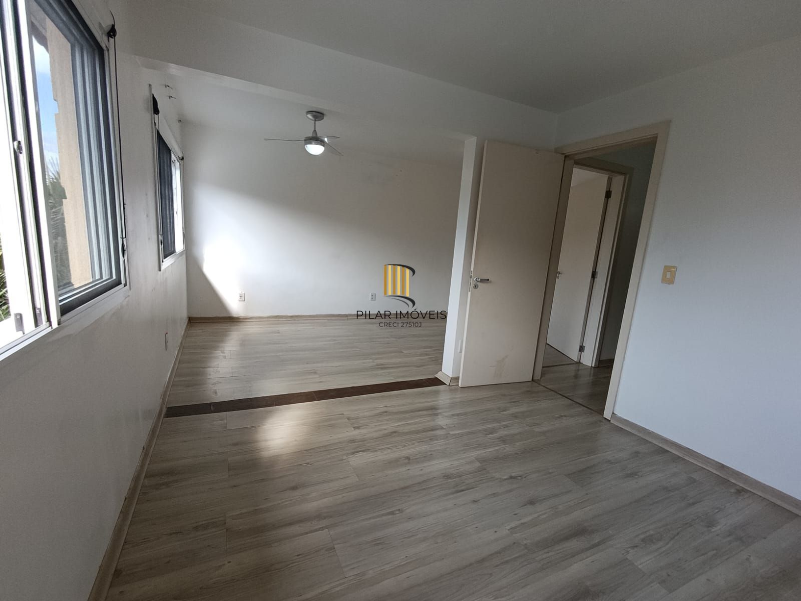 Casa em condomínio de 3 quartos, suíte e 2 vagas no bairro Mário Quintana