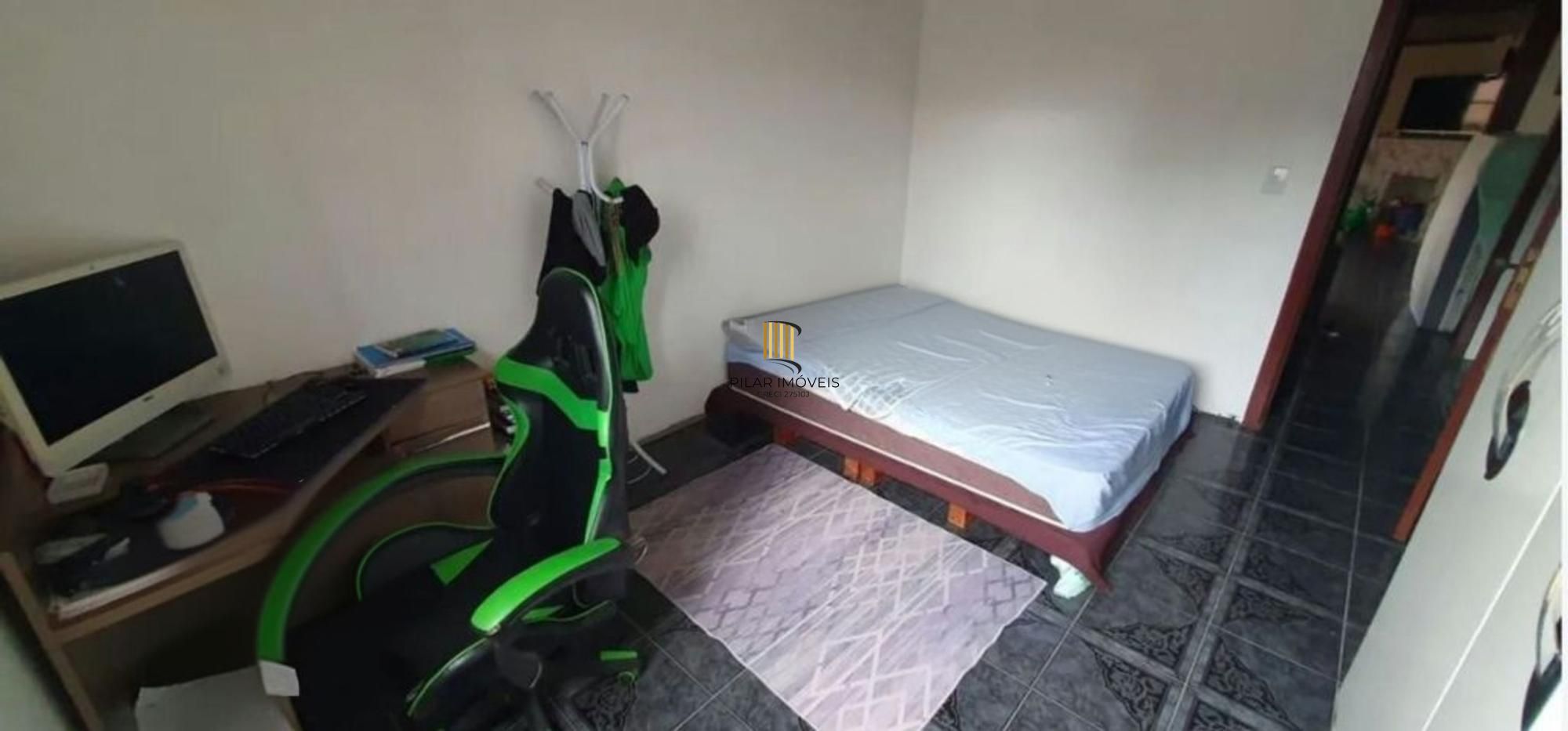 Casa com 5 quartos, piscina e 3 vagas de garagem em Canoas.