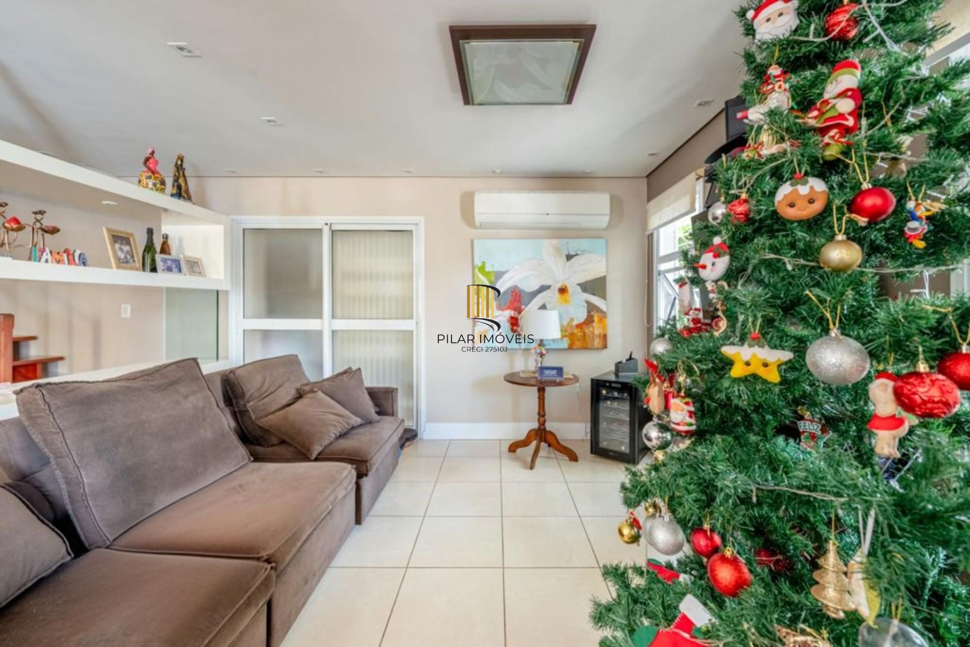 Casa 3 Dormitórios com Suíte e Piscina no Teresópolis