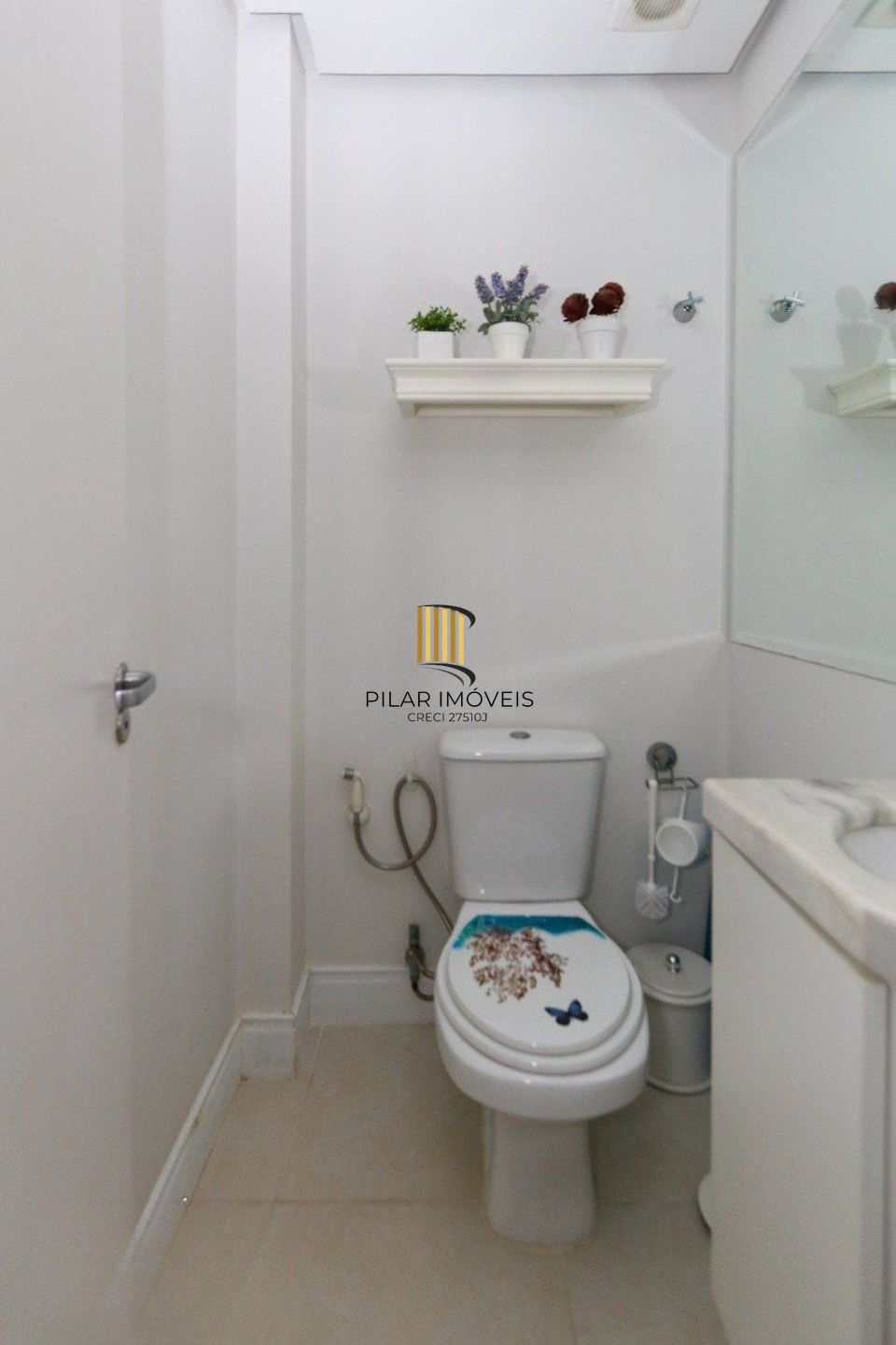 Casa em condomínio com 2 quartos e 2 vagas no bairro Marechal Rondon em Canoas.