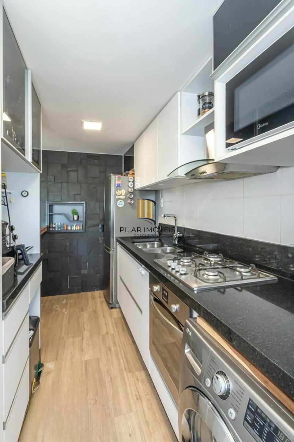 Apartamento semi mobiliado de 3 dormitórios no bairro Lindóia