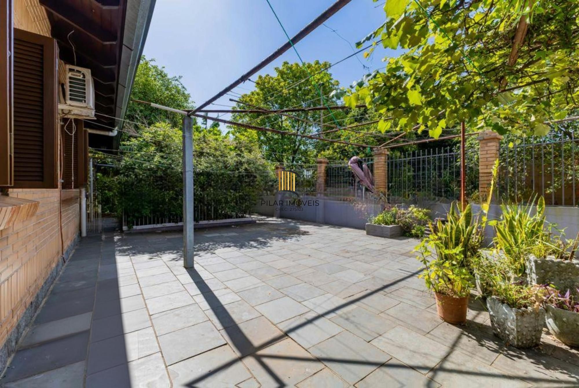 Casa com 1.640,00m², 3 dormitórios, 4 vagas à venda Rua Marista.