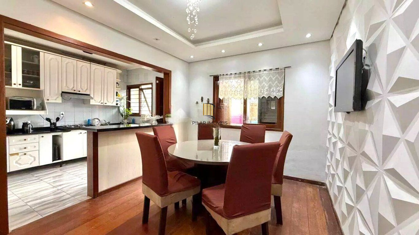 Casa de 3 dormitórios e  com 3 vagas de garagem no bairro City em Cachoeirinha.