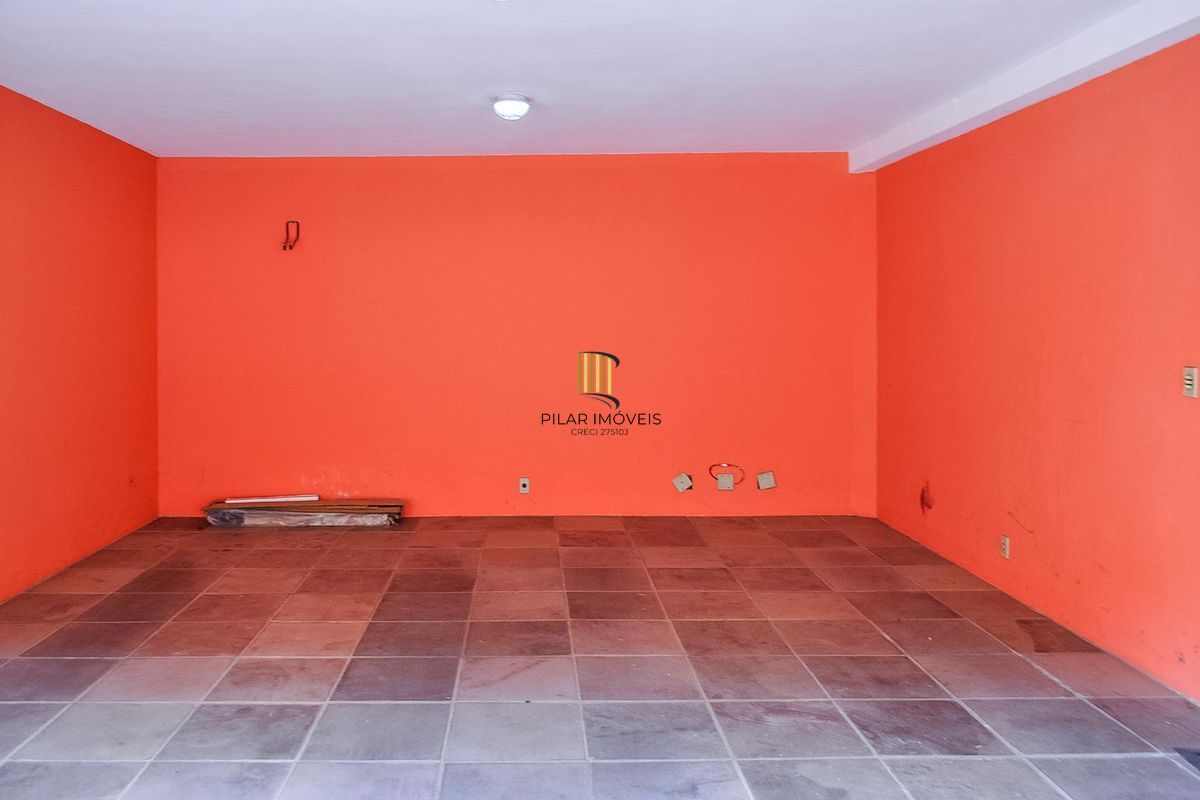 Ótima Casa condomínio pronta para morar, semi mobiliada, Bairro Menino Deus