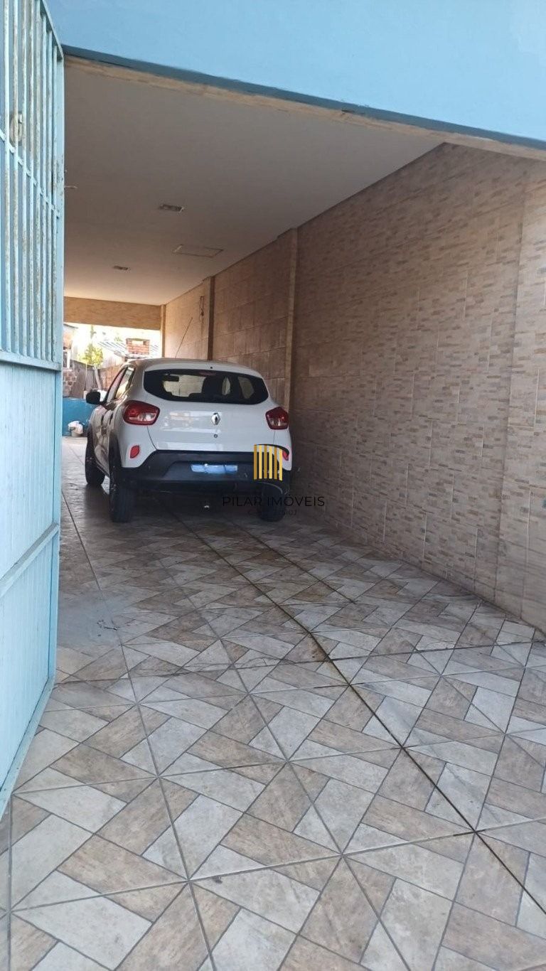 Casa com 3 dormitórios e 3 vagas de garagem em  Cachoeirinha.