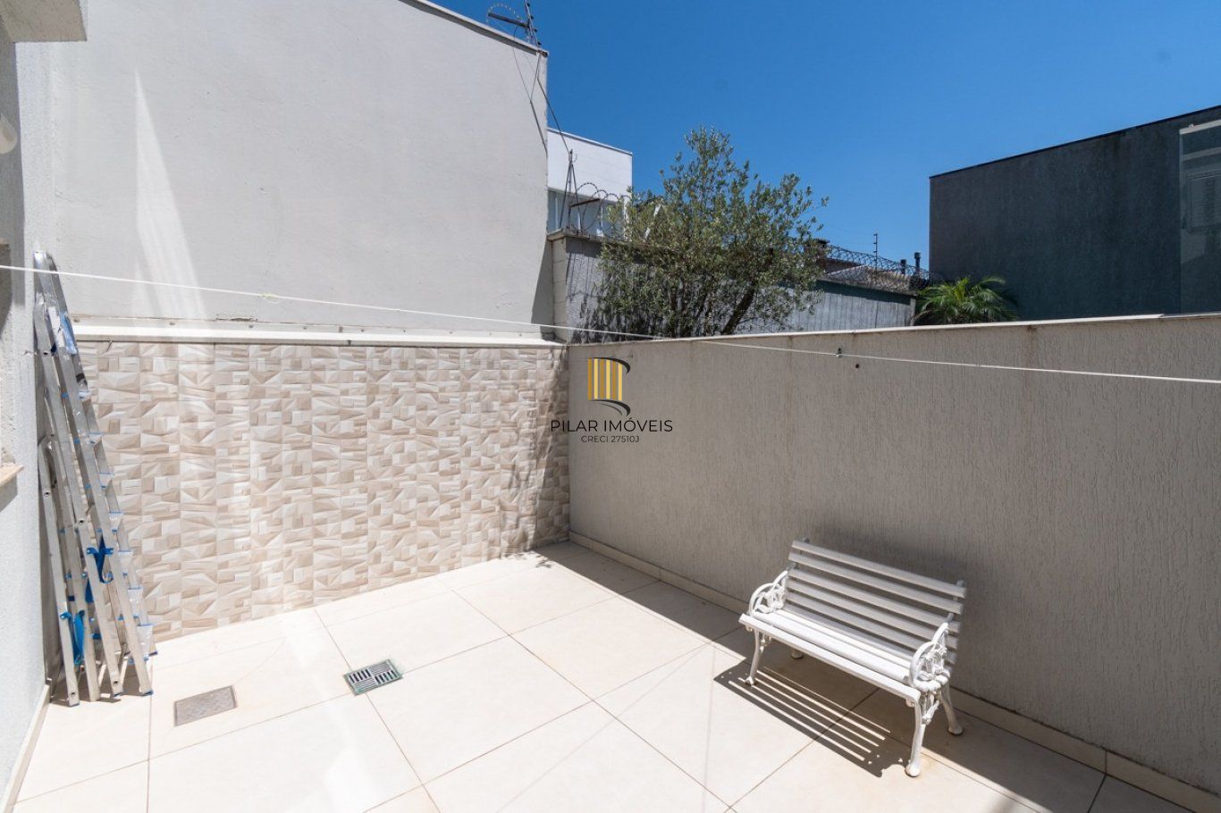 Casa Sobrado 3 dormitórios com suíte, piscina e sótão no Ecoville