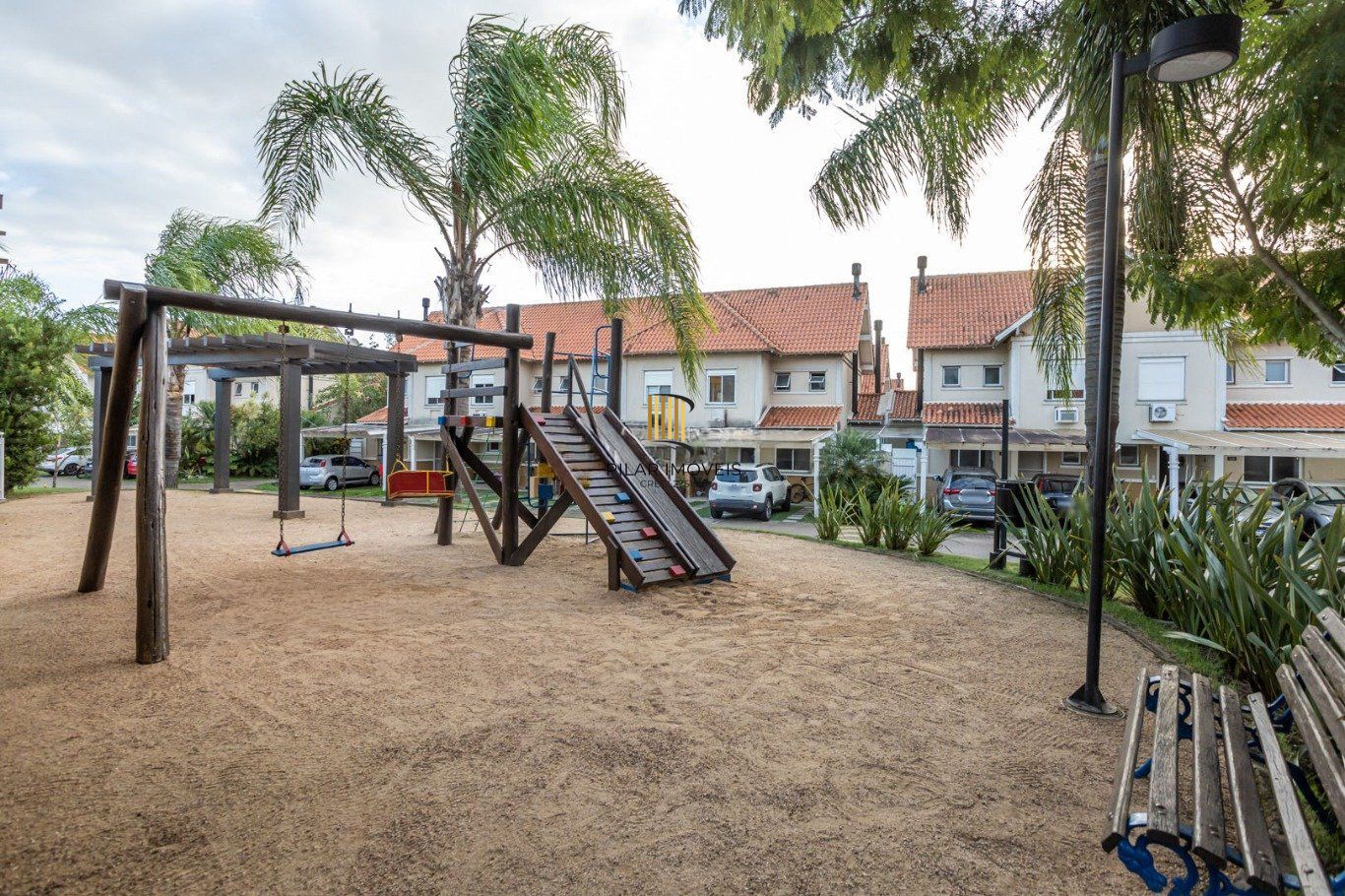 Casa com 4 quartos e 2 vagas em condomínio fechado no Bairro Ecoville.