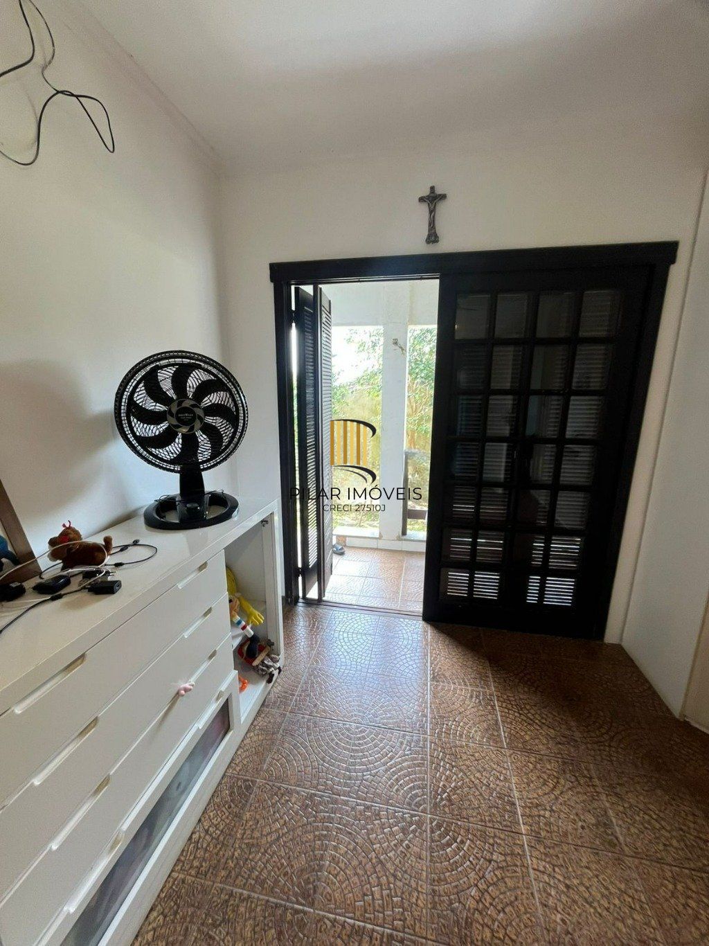 Casa de 3 dormitórios e 4 vagas de garagem em Cachoeirinha.