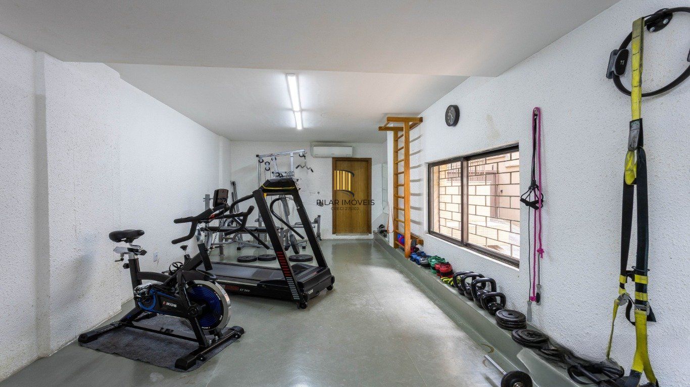 Cobertura de 3 quartos com piscina e 2 vagas no Bairro Mont Serrat.