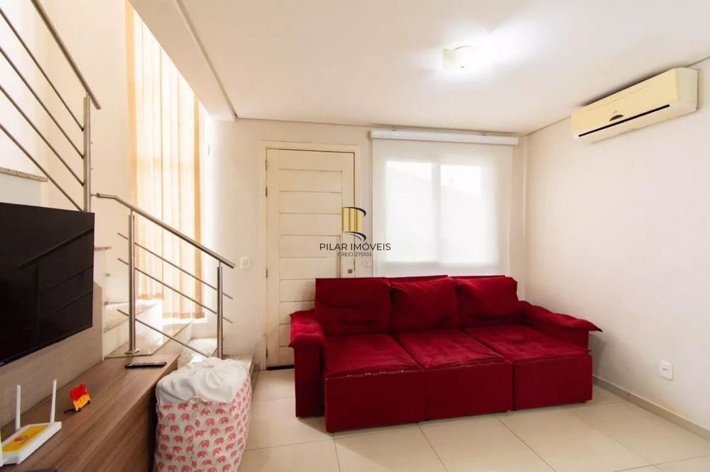 Casa de 3 dormitórios e 2 vagas de garagem em Canoas.