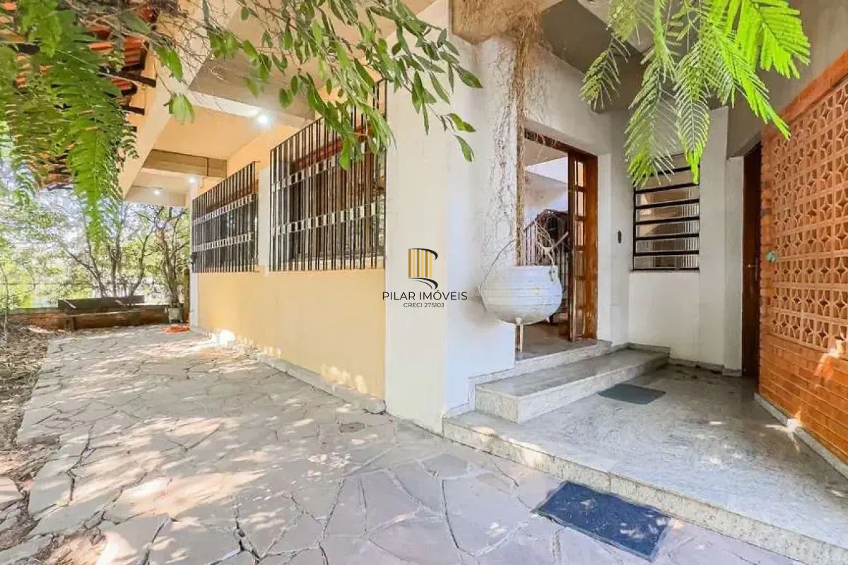 Casa ampla na Vila Ipiranga com 340 m², 4 dormitórios e potencial comercial