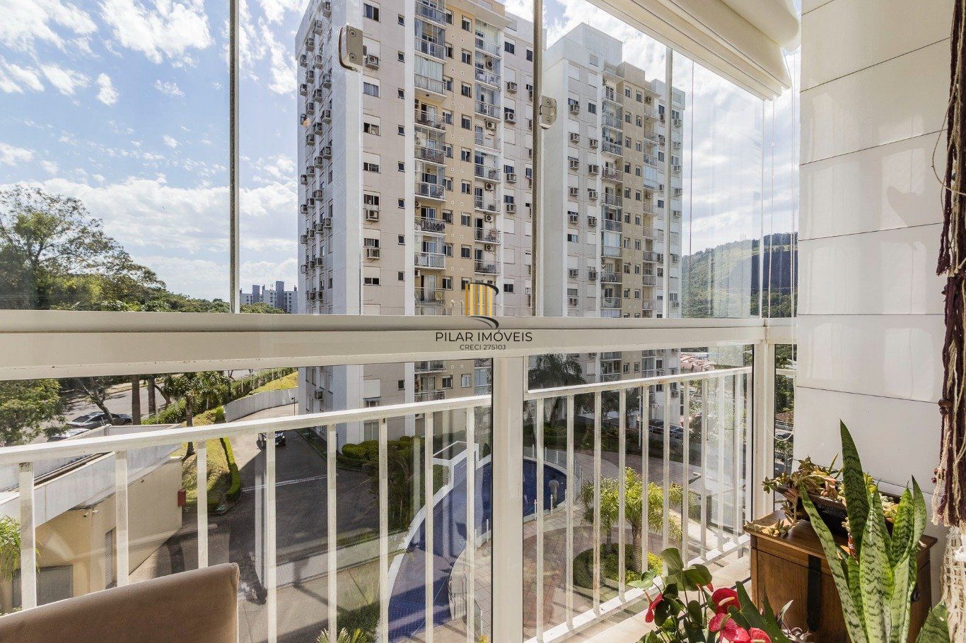 Apartamento 2 Dormitórios com Suíte, elevador e 2 Vagas no Alto Petrópolis