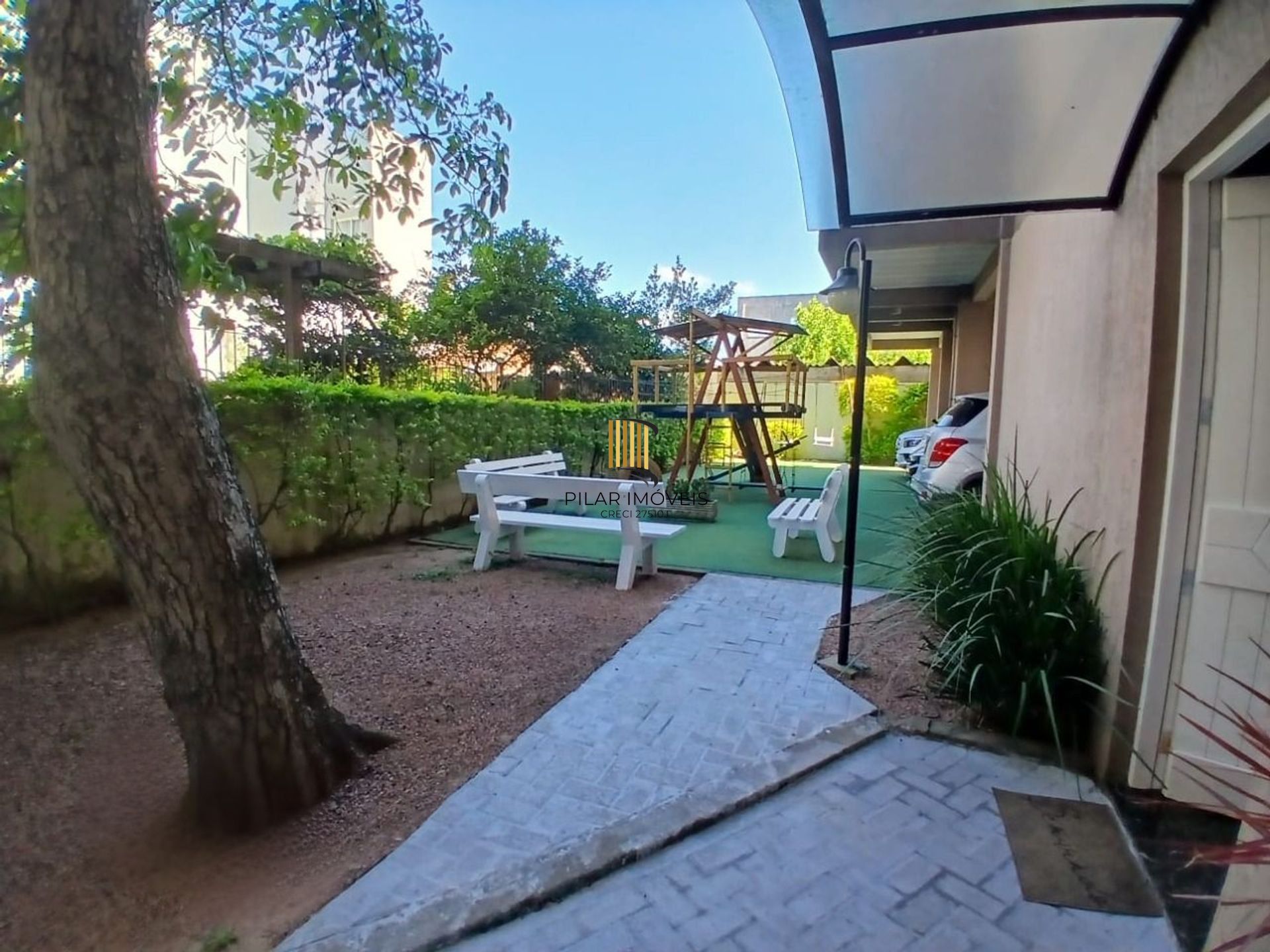 Cobertura com 4 quartos, 1 suíte, 4 vagas e elevador no bairro Igara Canoas.