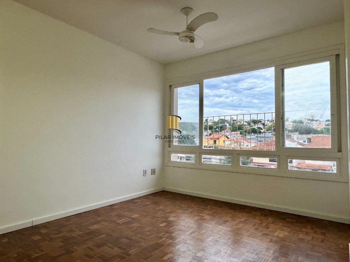 Apartamento com 2 dormitórios, dependência e 1 vaga no Bairro Menino Deus - Pilar Imóveis