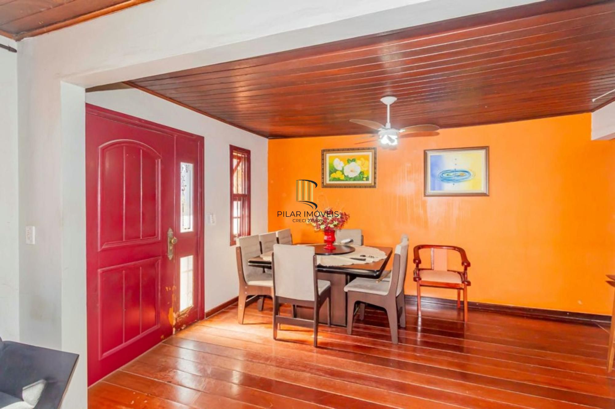 Casa com varanda fechada, 3 quartos, 2 vagas no bairro Farroupilha