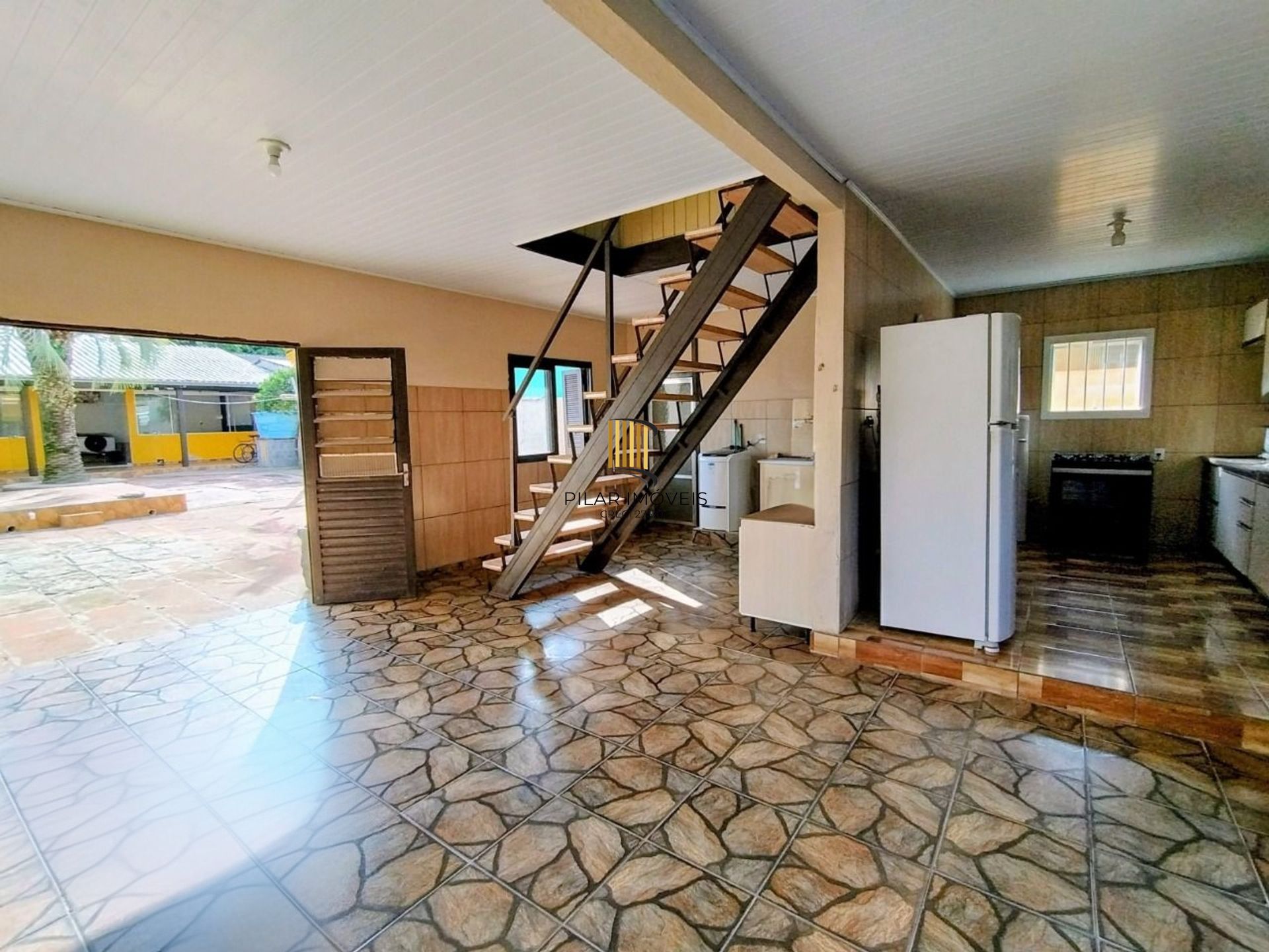 Casa de 4 dormitórios e 4 vagas de garagem em Canoas.