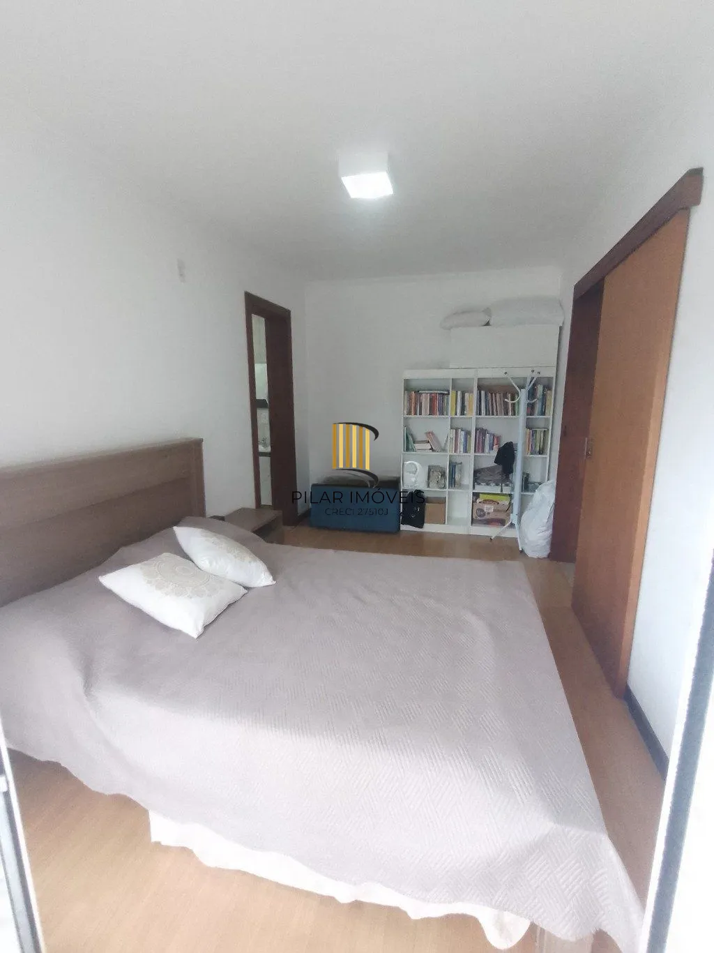 Casa de 5 dormitórios, piscina e 4 vagas de garagem em Canoas.
