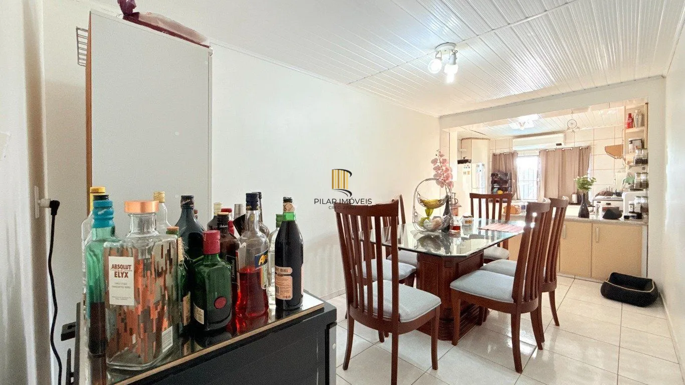 Casa com 4 quartos, vaga coberta, piscina e pátio no bairro Cristo Redentor