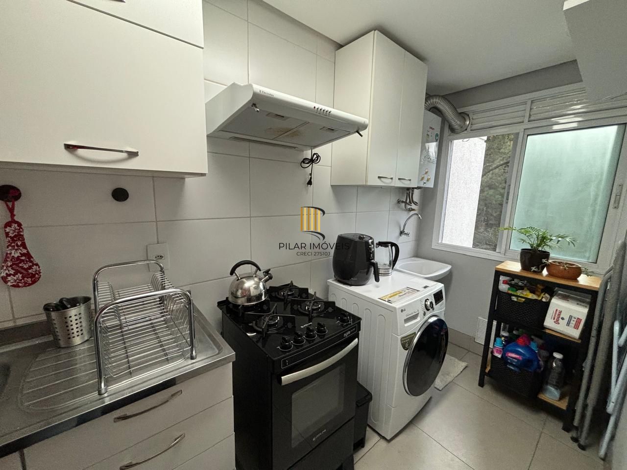 Apartamento mobiliado de 2 dormitórios e duas vagas bairro Agronomia