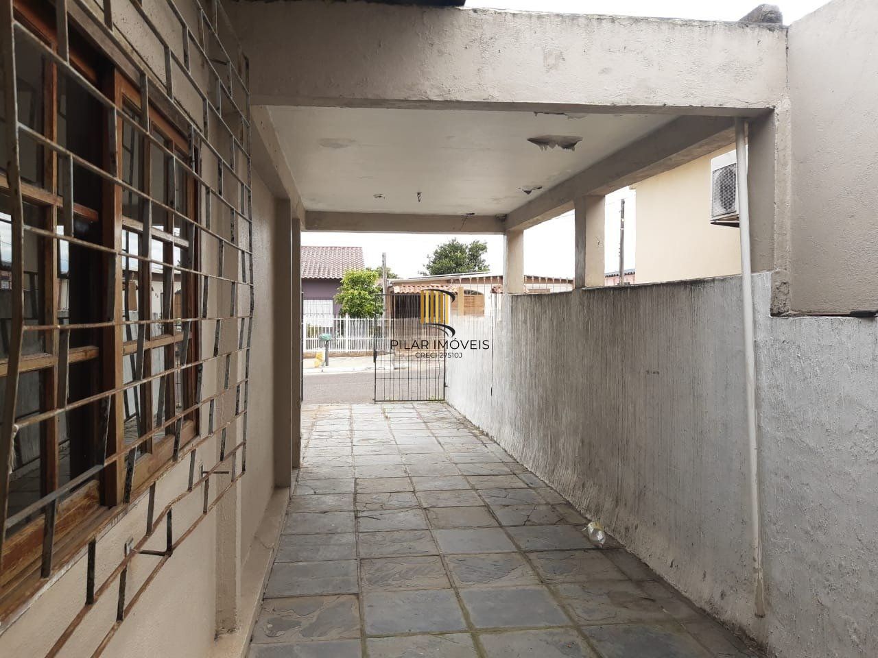 Casa de 2 Quartos e 2  vagas de garagem no Parque Granja em Cachoeirinha.