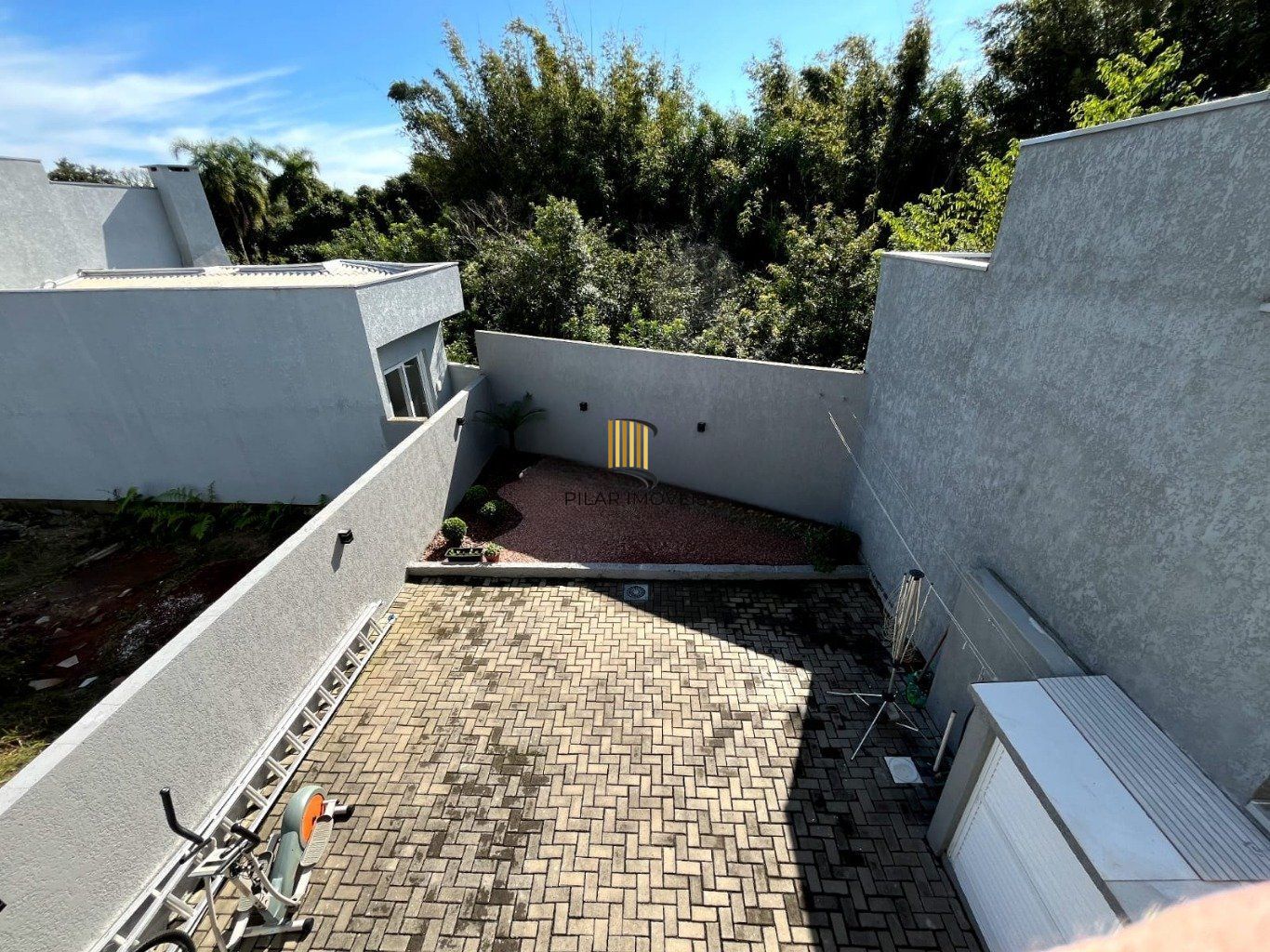 Casa de 3 dormitórios e 4 vagas de garagem em Gravataí.