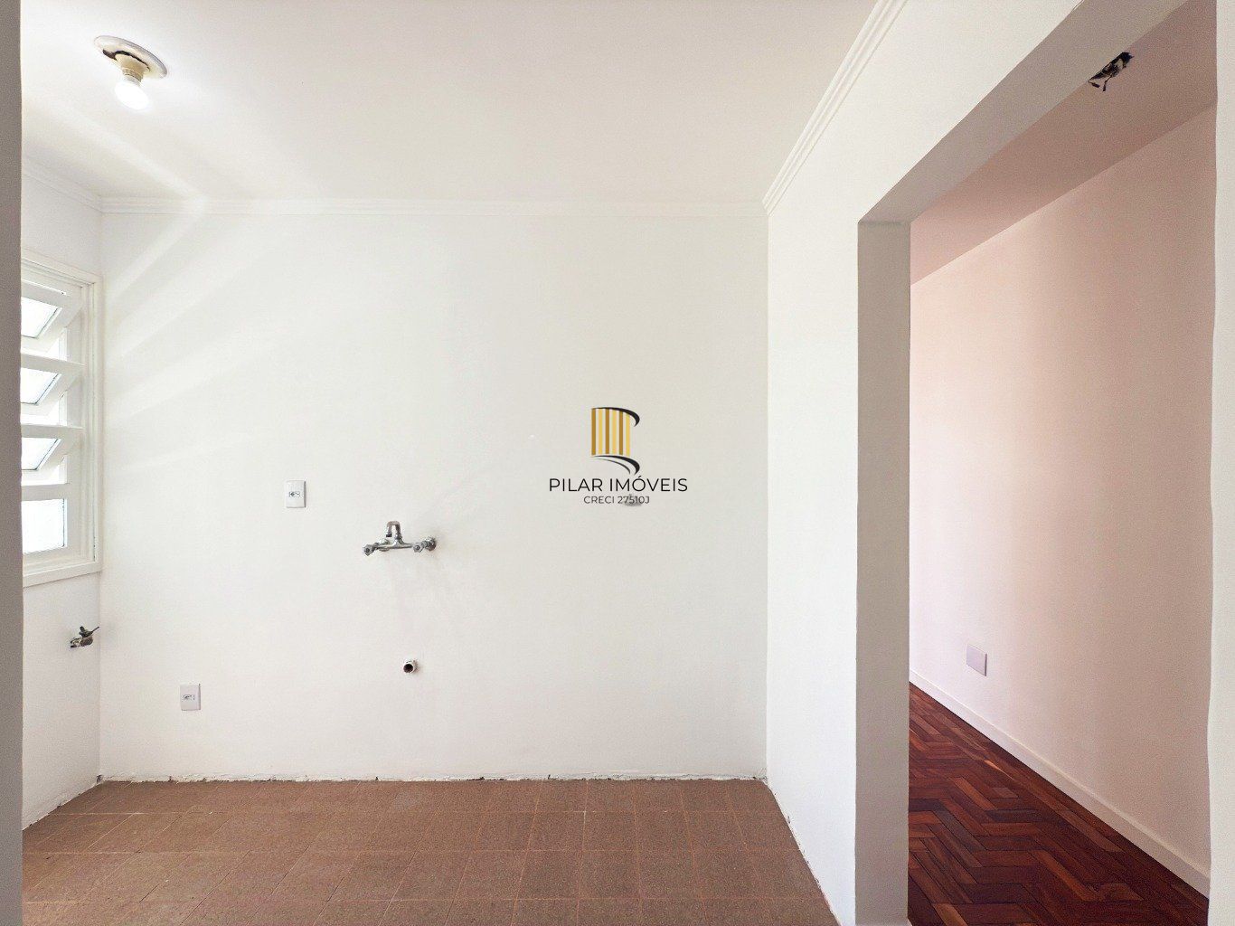 Cobertura com 2 quartos, vaga, elevador e churrasqueira  no bairro Cristal.