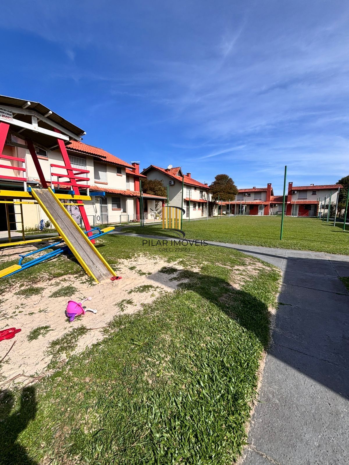 Sobrado 2 dormitórios com suite Condomínio Fechado Capão Novo